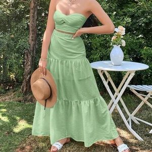 beautiful to be in a mint green skirt and top does not stretch